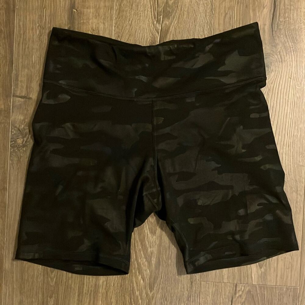 Old Navy High-Waisted Elevate Compression Bermuda Shorts - 8-Inch Inseam Camo XL
